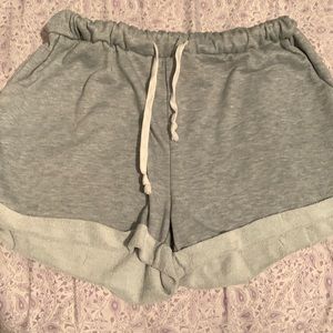 Grey shorts with pockets
